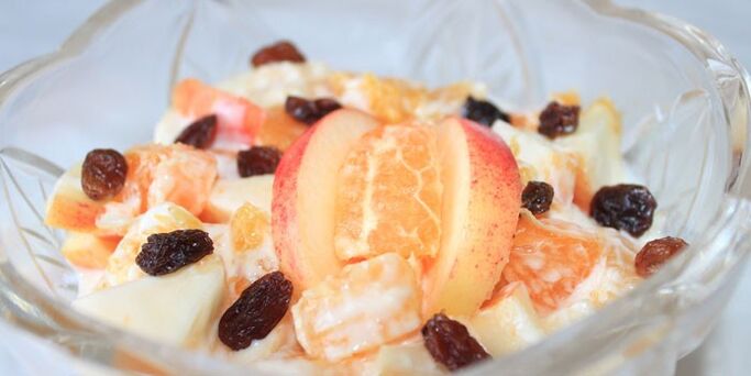 Fruit salad with bananas for weight loss